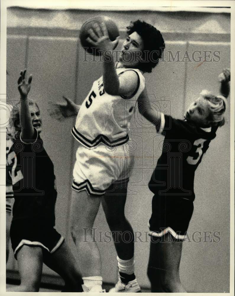 Press Photo Basketball player Chris Evan in action - sys10152- Historic Images
