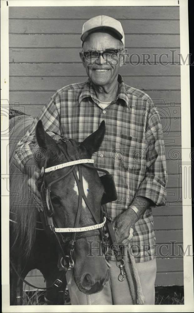 1986 Press Photo Harold Van Auken and horse - sys10194- Historic Images