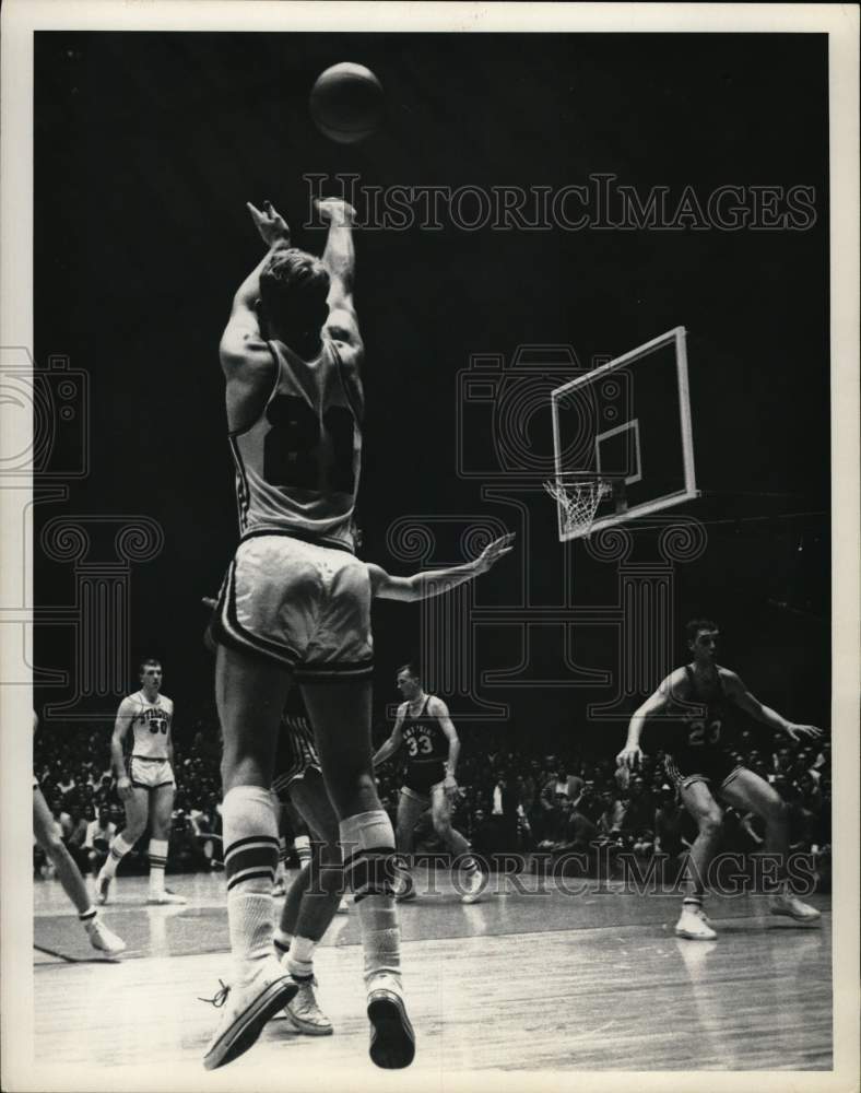 Press Photo Basketball player George Hicker vs. Army - sys10208- Historic Images