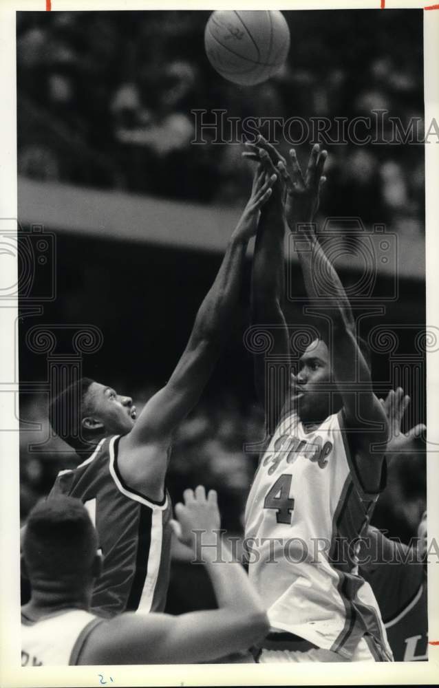 1990 Press Photo Syracuse and Illinois-Chicago play basketball in Carrier Dome- Historic Images