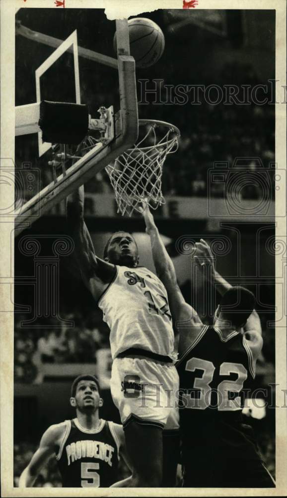 1985 Press Photo Syracuse basketball player Rafael Addison vs. Providence- Historic Images