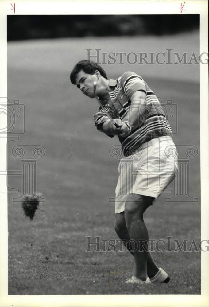 1990 Press Photo Syracuse District golf champion Mike Naton in action- Historic Images