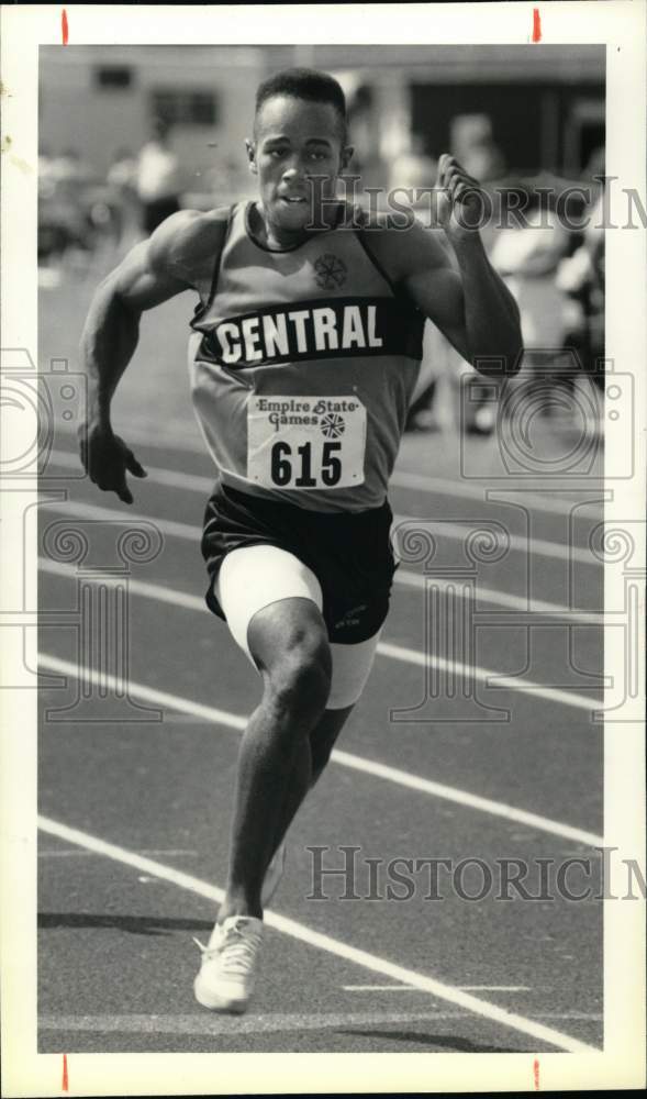 1990 Press Photo Central Region track athlete Dion Alexander runs in ESG 100 M- Historic Images