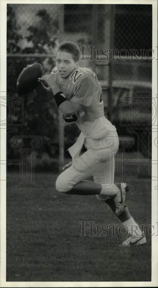 Press Photo Oswego High School football quarterback Andy Clary - sys10401- Historic Images