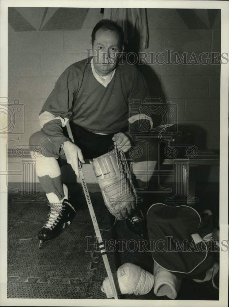 1983 Press Photo Fulton Men&#39;s League hockey player Usherwood - sys10413- Historic Images