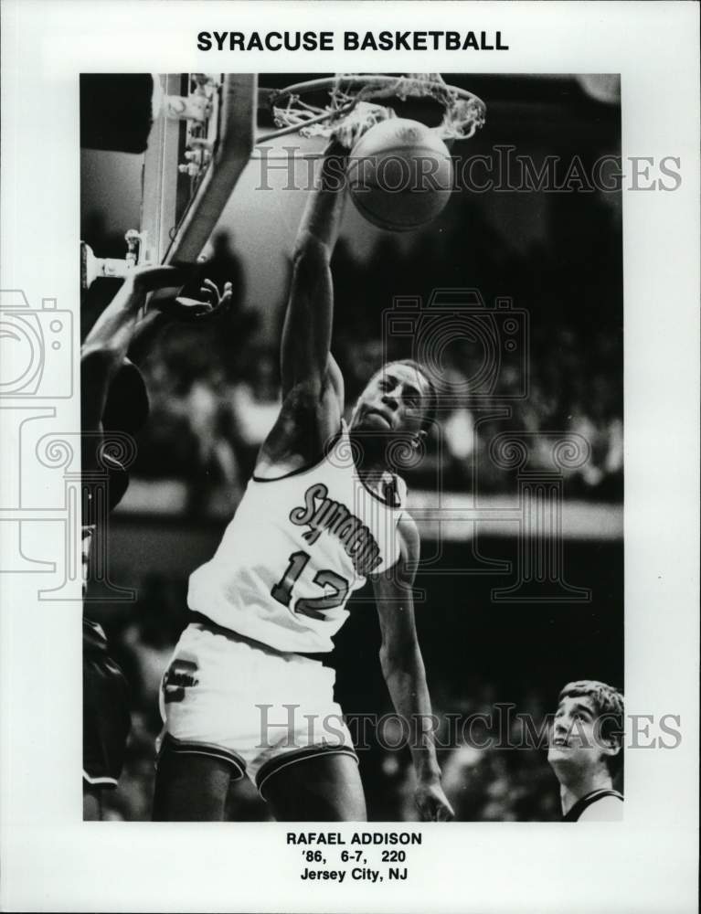 1986 Press Photo Syracuse University basketball player Rafeal Addison dunks ball- Historic Images