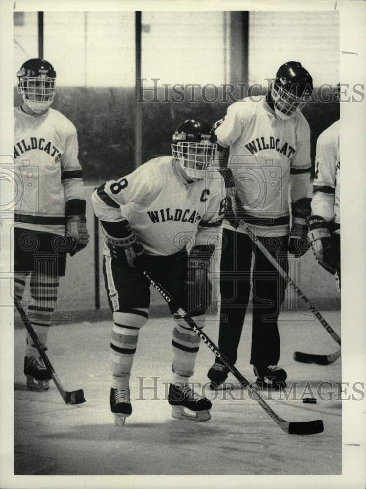 1984 Press Photo West Genesee hockey player Scott McDonald and teammates- Historic Images