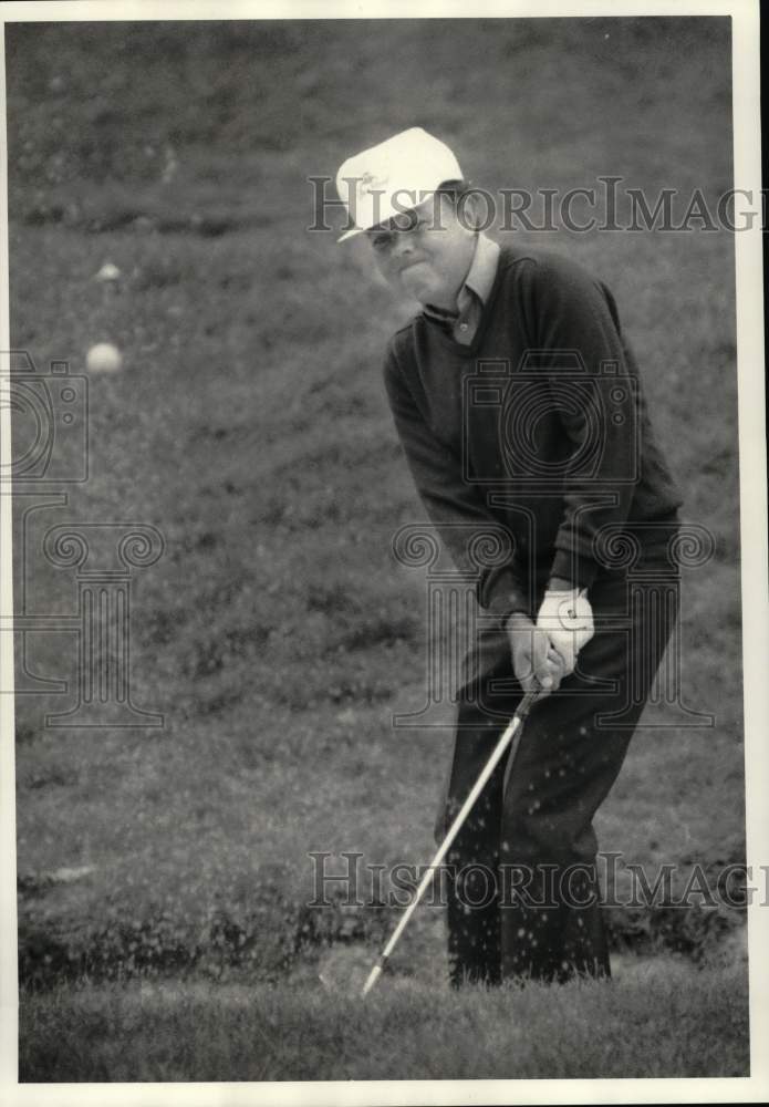 1987 Press Photo Golfer Jack McCabe hits out of sand trap - sys10579- Historic Images