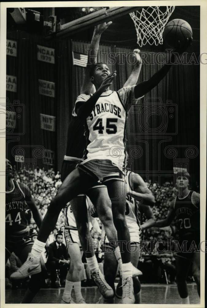 Press Photo Syracuse University basketball player Wendell Alexis attempts layup- Historic Images