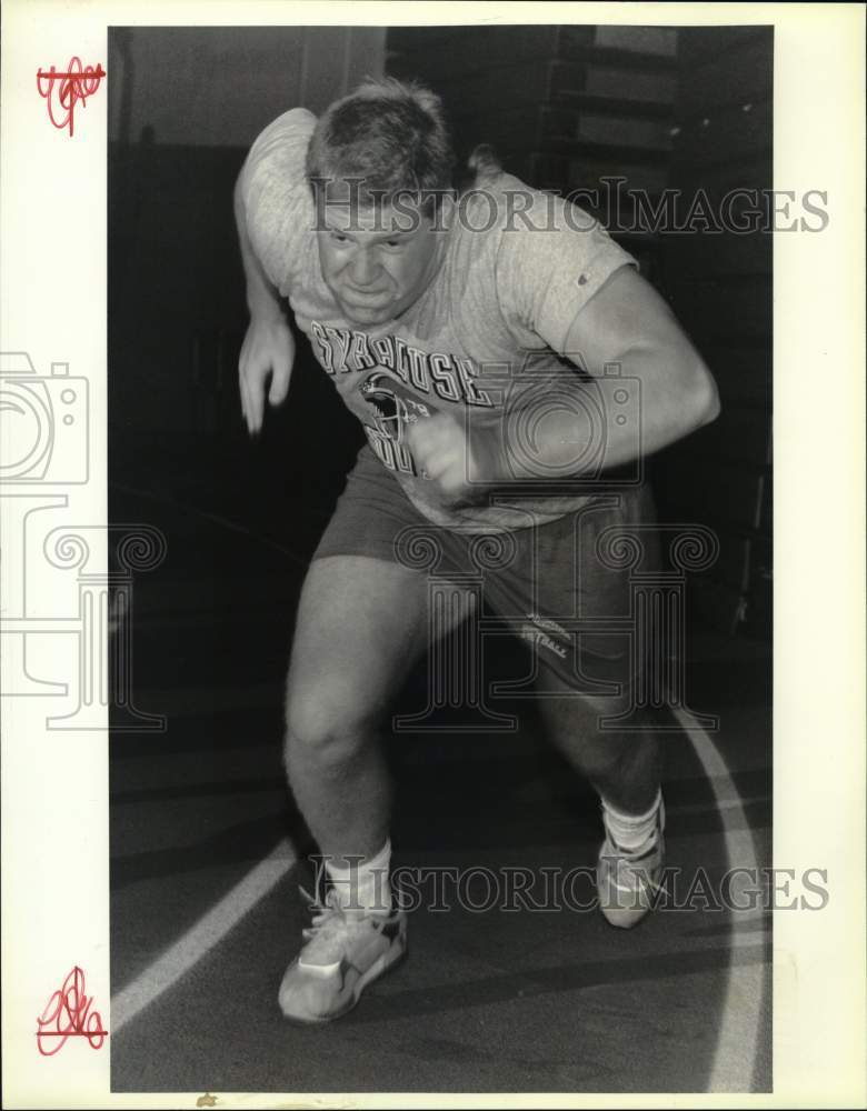 1990 Press Photo Syracuse football player Matt Neeman during sprint test- Historic Images