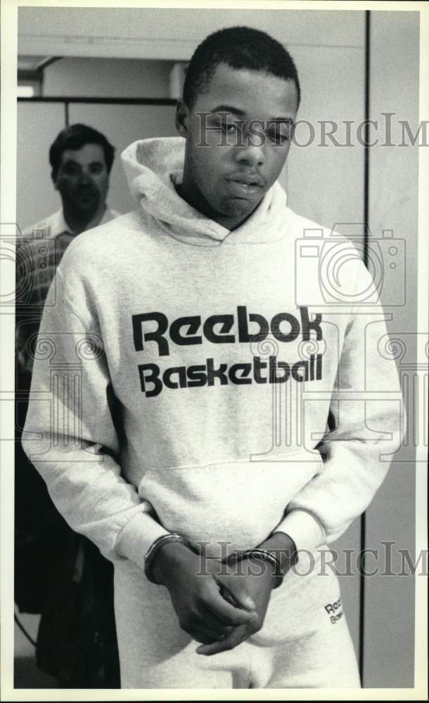 1990 Press Photo Jamesville-DeWitt basketball star Bernard Blunt in custody- Historic Images