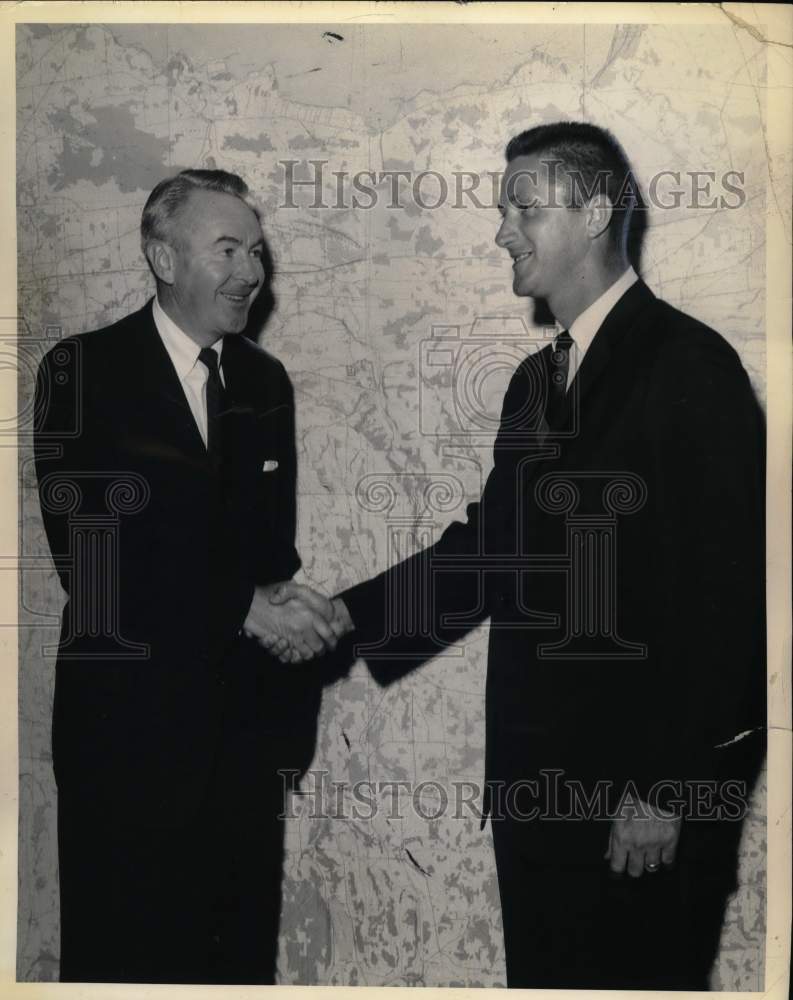 1962 Press Photo Former NBA basketball player Paul Seymour and John Lynch- Historic Images