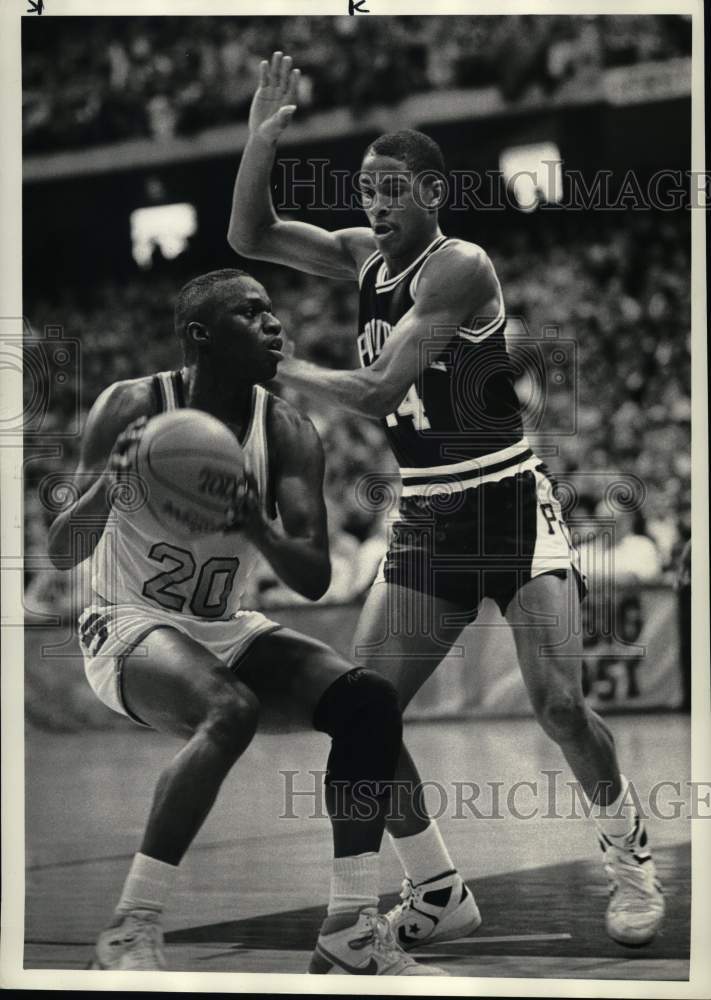 1988 Press Photo Sherman Douglas of Syracuse and Delray Brooks play basketball- Historic Images