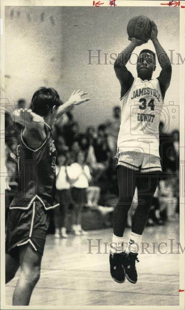 1989 Press Photo Basketball player Bernard Blunt in action- Historic Images