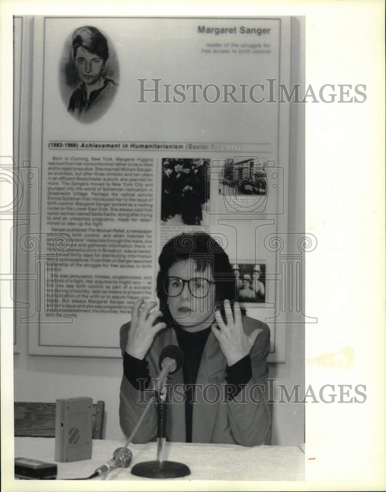 1990 Press Photo Tennis great Billie Jean King during Hall of Fame induction- Historic Images