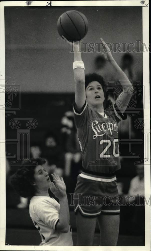 1987 Press Photo Liverpool High basketball player Cherie Crouse in action- Historic Images