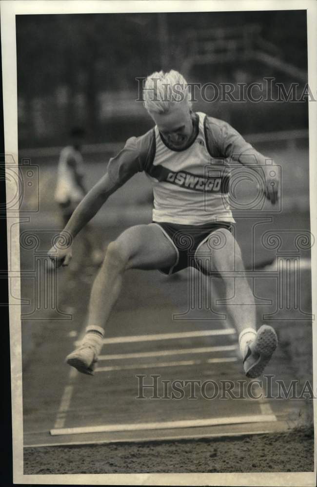 1986 Press Photo Oswego High long jumper Greg Cole in action- Historic Images