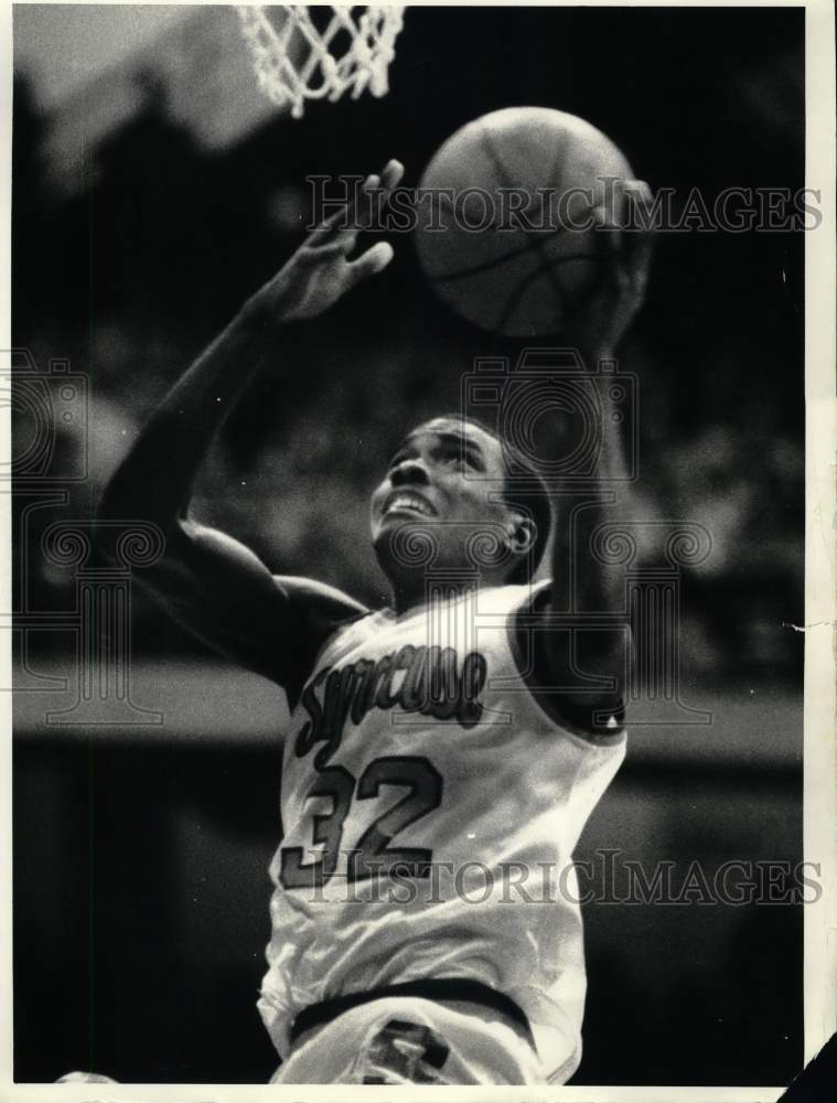 1986 Press Photo Syracuse college basketball player Stevie Thompson in action- Historic Images