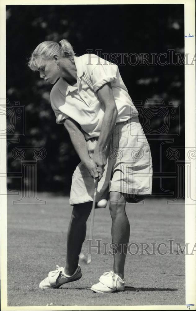 1990 Press Photo Golfer Debbie Clift plays the Abbie Bigelow at Lafayette- Historic Images