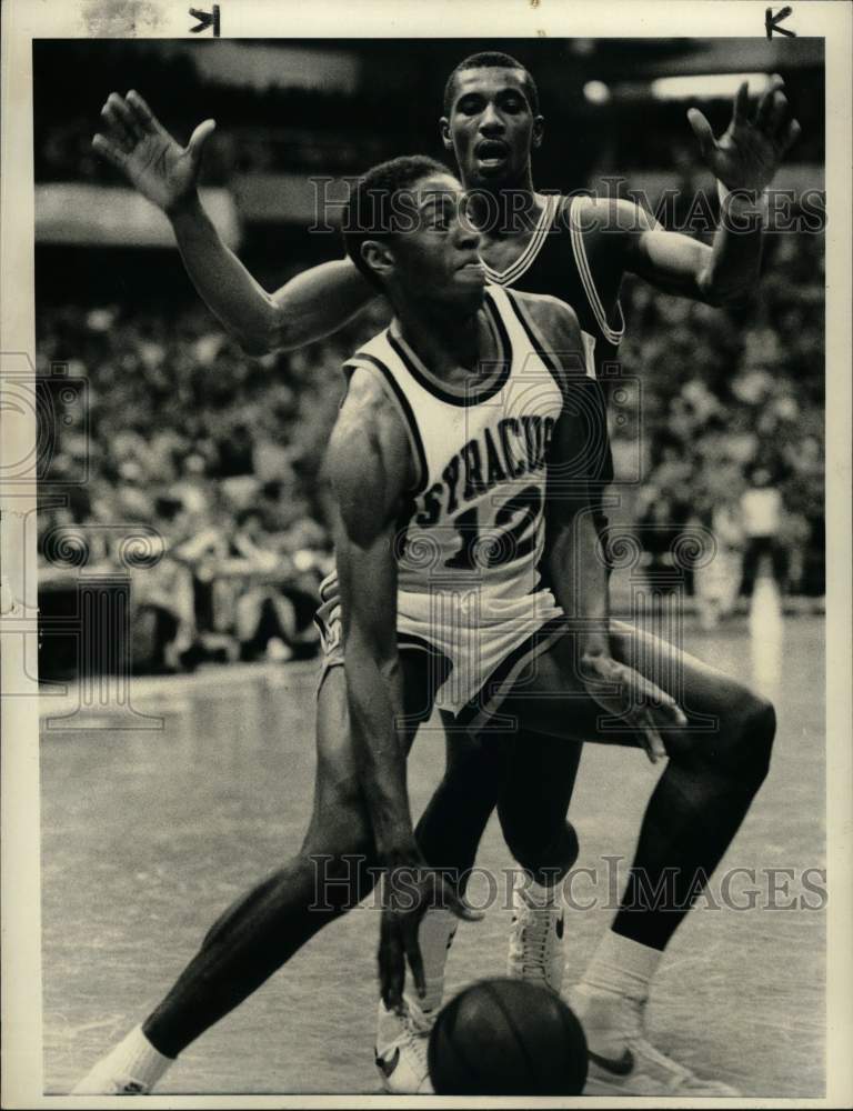 1983 Press Photo Basketball Players Rafael Addison and Bill Martin at Game- Historic Images