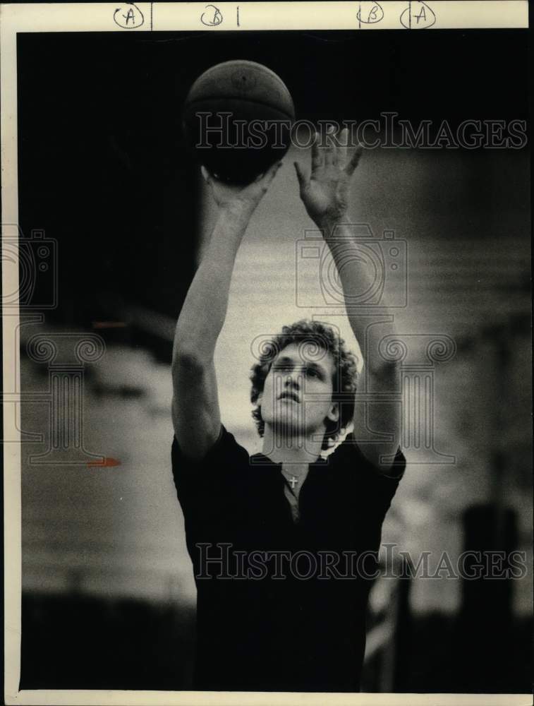 Press Photo Basketball Player Leo Rautins- Historic Images