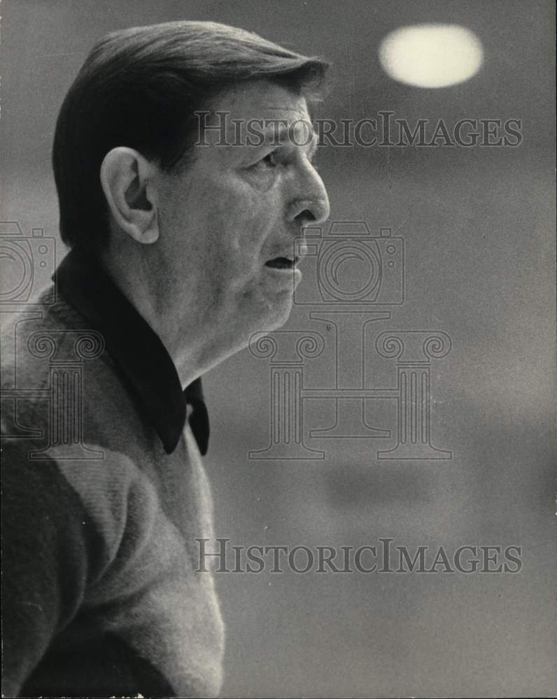 Press Photo St. John&#39;s University basketball head Lou Carnesecca- Historic Images