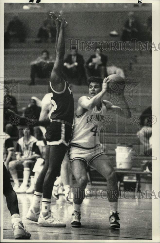 1986 Press Photo Scott Hicks, LeMoyne College Basketball Player at Game- Historic Images