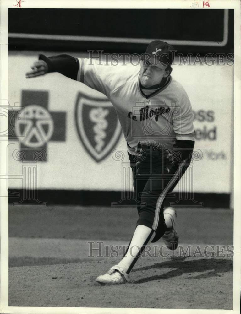 1986 Press Photo LeMoyne College Baseball Pitcher Pete Hoy at Game- Historic Images