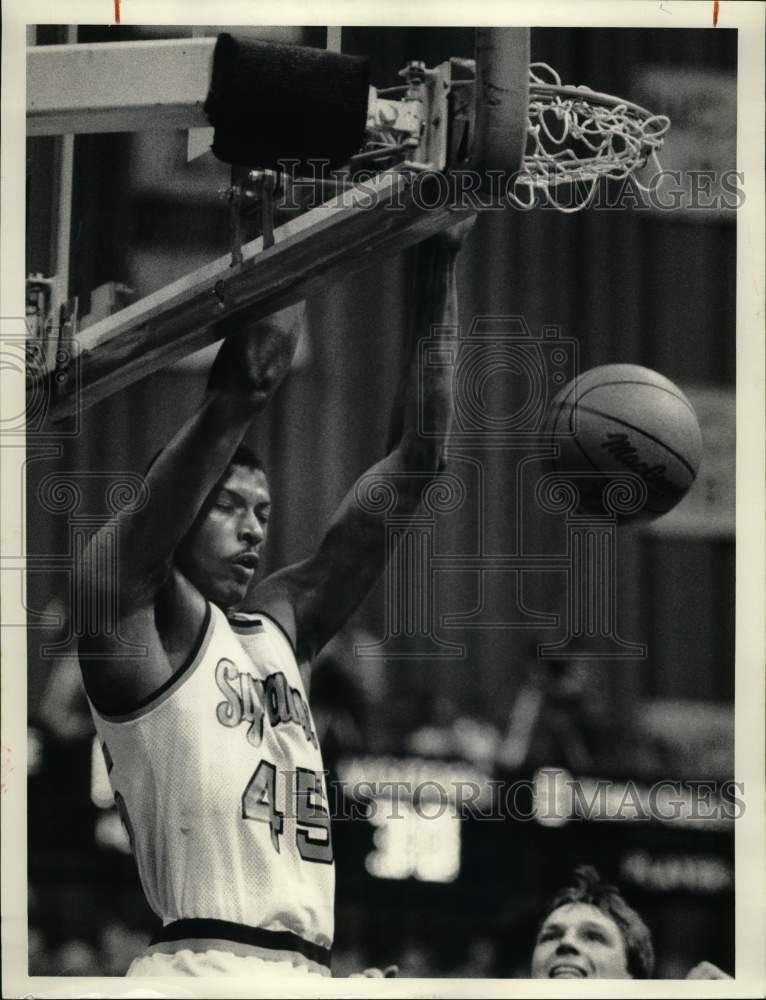 1986 Press Photo Syracuse University Basketball Player Wendell Alexis Dunks Ball- Historic Images