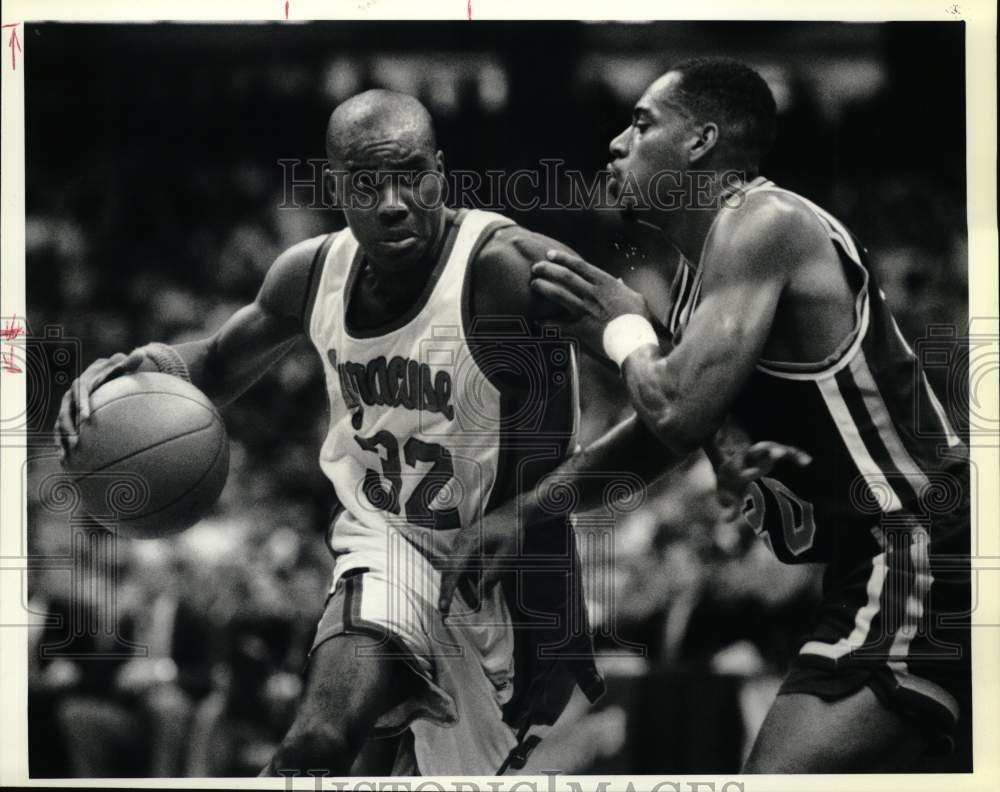 1990 Press Photo Stephen Thompson and Darelle Porter at Syracuse Basketball Game- Historic Images