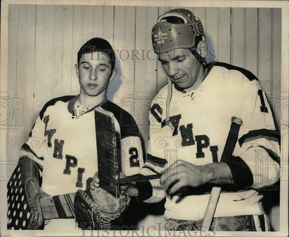 1966 Press Photo Eastern Olympic Hockey Club Players Peter Eyges and Leo Dupere- Historic Images