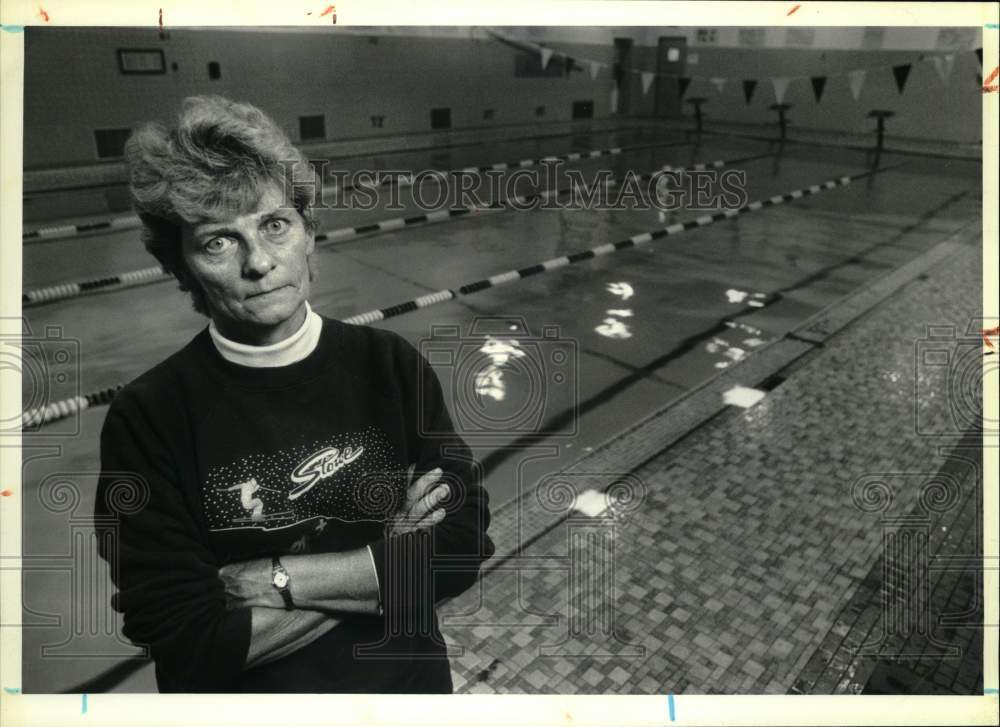 1989 Press Photo Wilma K. Kristeller at Baker High School Swimming Pool- Historic Images