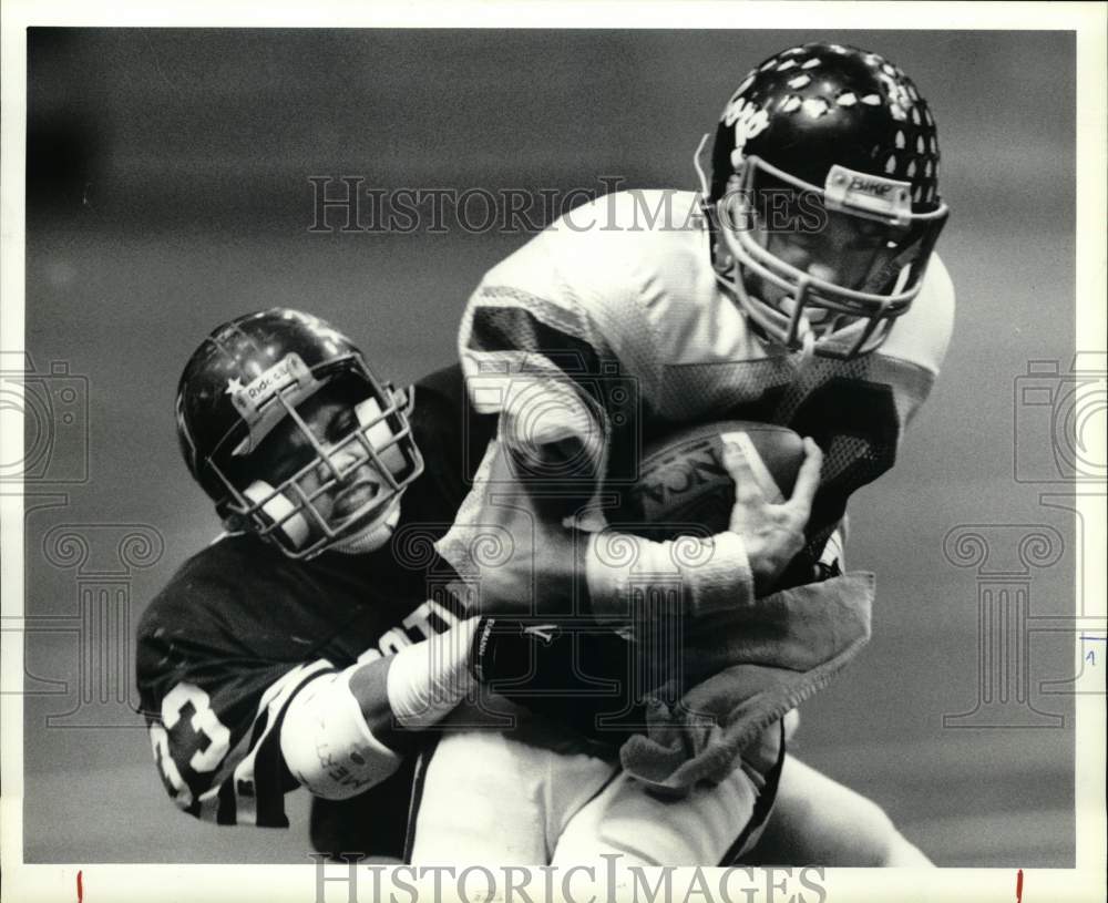 1989 Press Photo Cortland's Dan Garrett tackles Whitesboro's Mike Brady- Historic Images