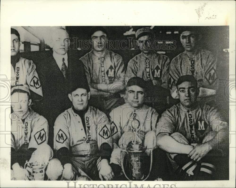 1985 Press Photo Oswego Baseball Team Players in Historical Portrait- Historic Images