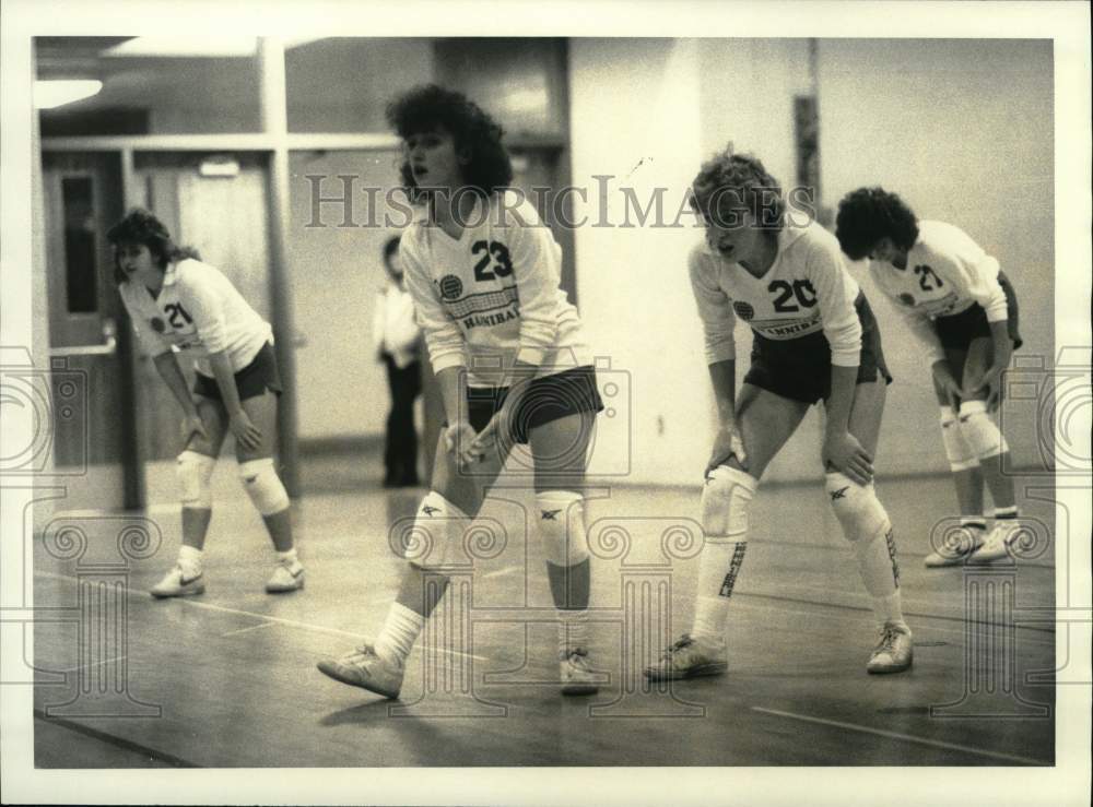 1986 Press Photo Hannibal High School Volleyball Team Prepares for Serve- Historic Images