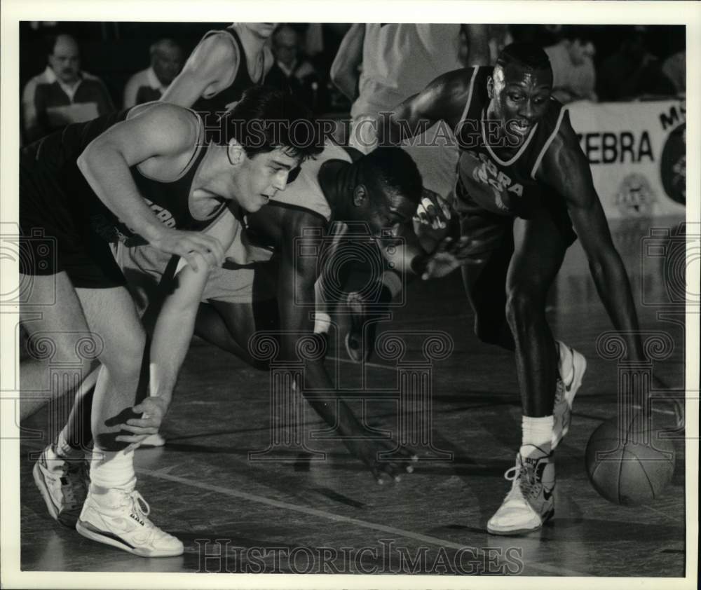 1990 Press Photo Basketball Players at Nottingham High School Zebra Classic Game- Historic Images