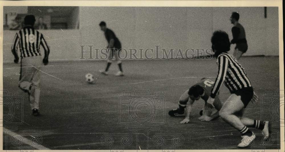 1984 Press Photo Referees and Players at Soccer Game- Historic Images