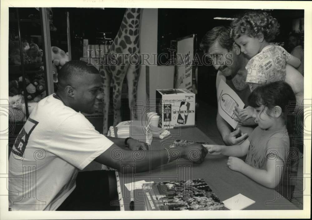 1990 Press Photo Basketball Player Sherman Douglas at Great Northern Mall- Historic Images