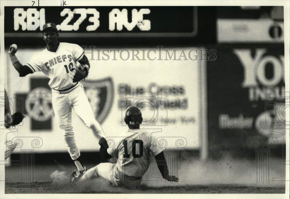 1986 Press Photo Mike Sharperson, Syracuse Chiefs Baseball Player at Game- Historic Images