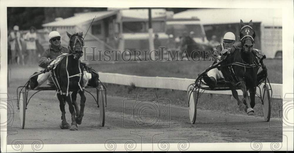 1986 Press Photo Harness Racing Driver Harold Vanauken Loses Moravia Downs Race- Historic Images