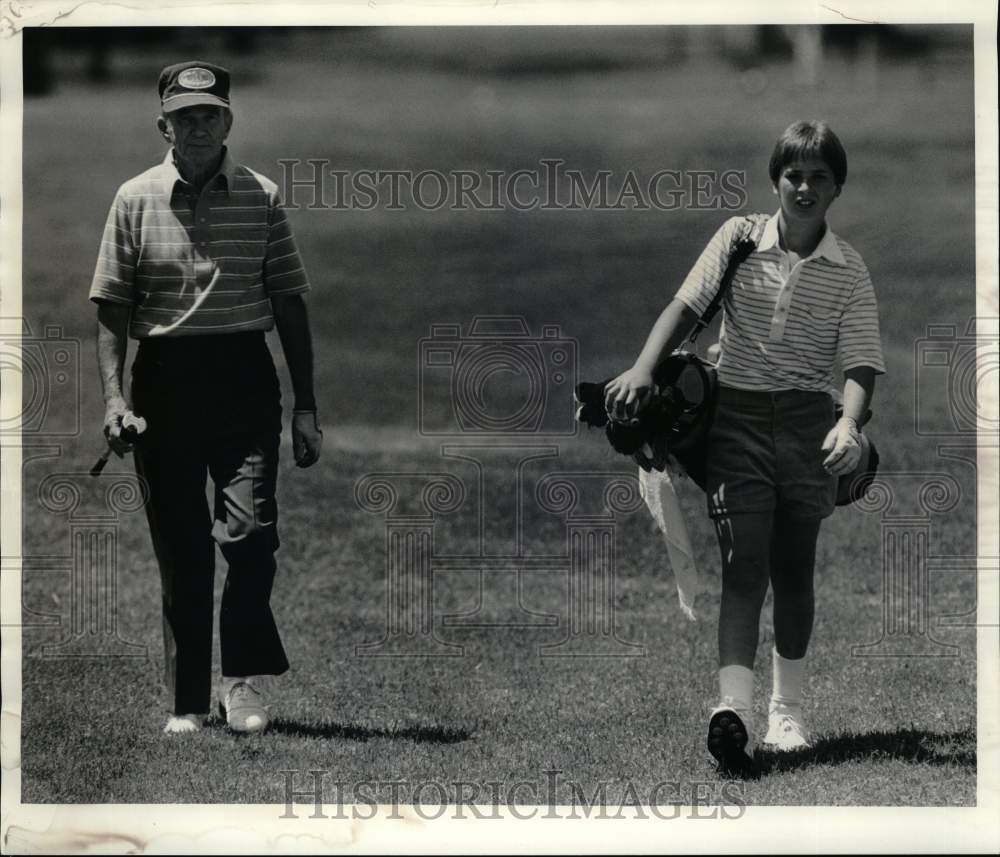 1986 Press Photo Golfers Otis Robbins and Jeff Goodelle at Drumlins Golf Course- Historic Images
