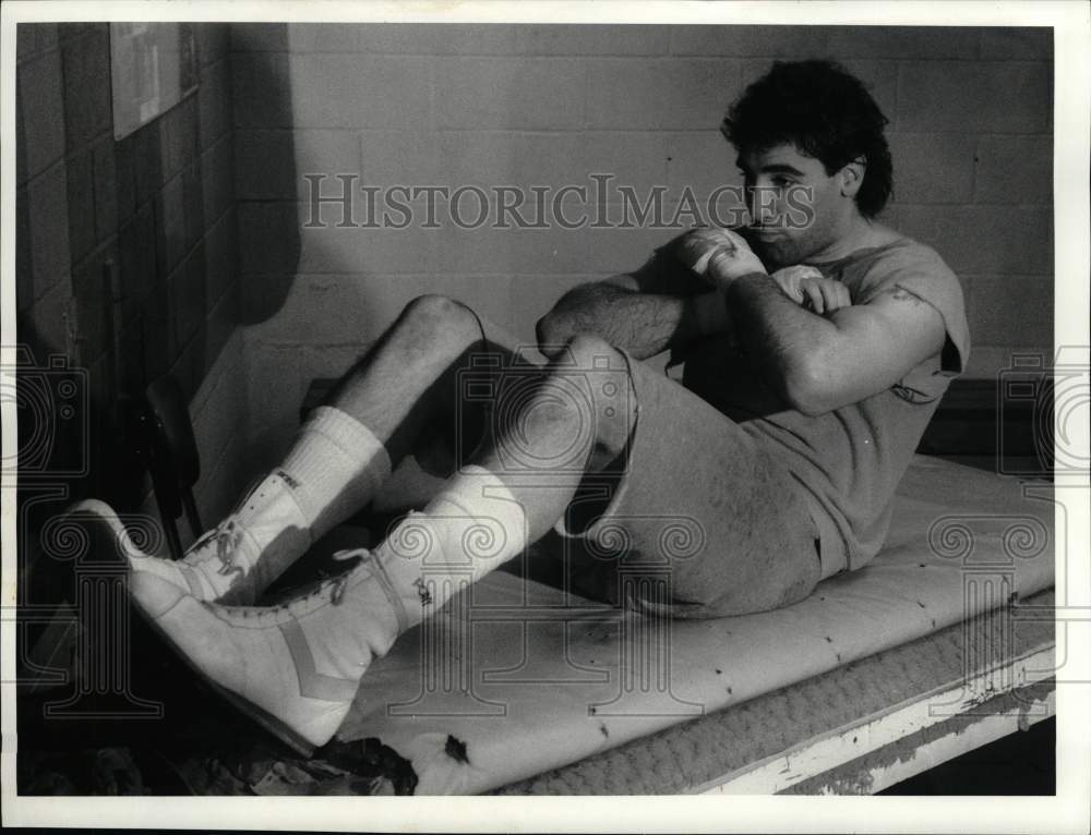 1986 Press Photo Boxer Lou Vallar at Merrick School Syracuse Boxing Club- Historic Images