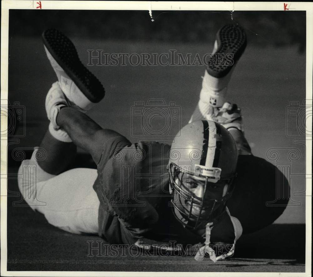 1988 Press Photo Syracuse University Football Player Rob Burnett Stretches- Historic Images