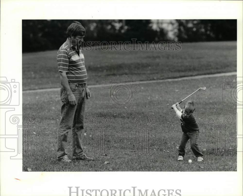 1990 Press Photo Al Travis and Son Golfing at Fort Onterio- Historic Images