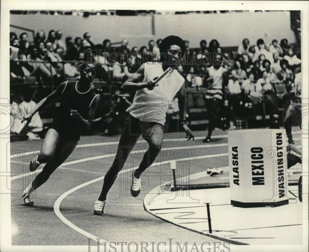 Press Photo Track Runner Wyomia Tyus at Race- Historic Images