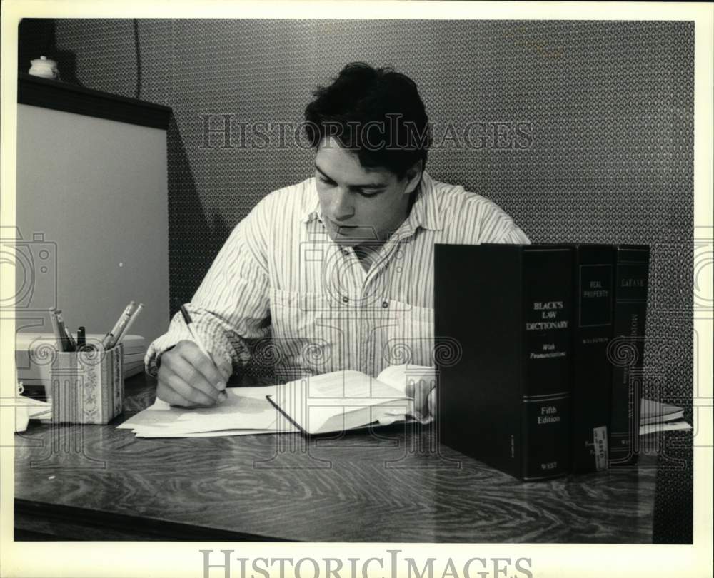 1989 Press Photo Tim Green, Syracuse University Football Player in Liverpool- Historic Images