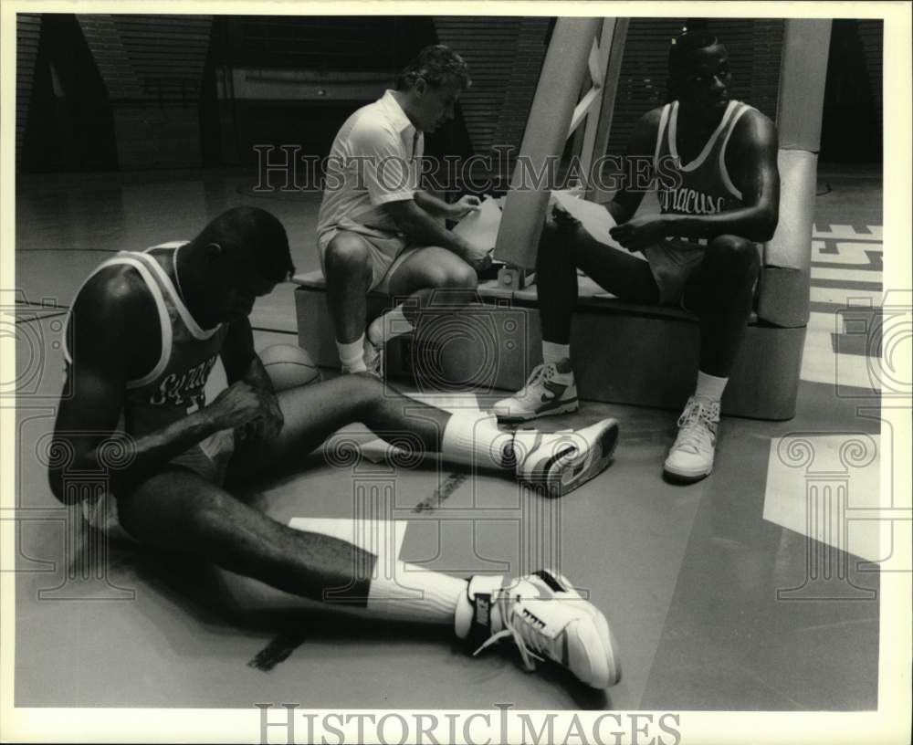 1989 Press Photo Syracuse Basketball Players Herman Harried and Sherman Douglas- Historic Images