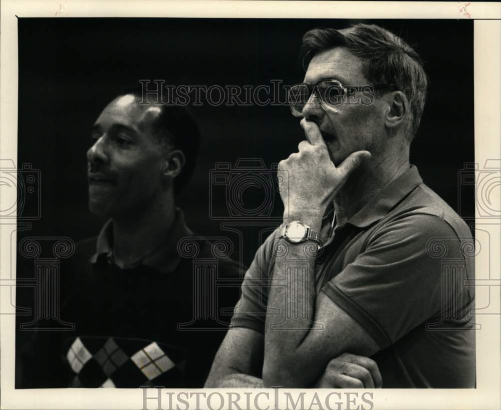 1989 Press Photo Basketball Coaches Al Marsh and Al Bullock at Practice- Historic Images