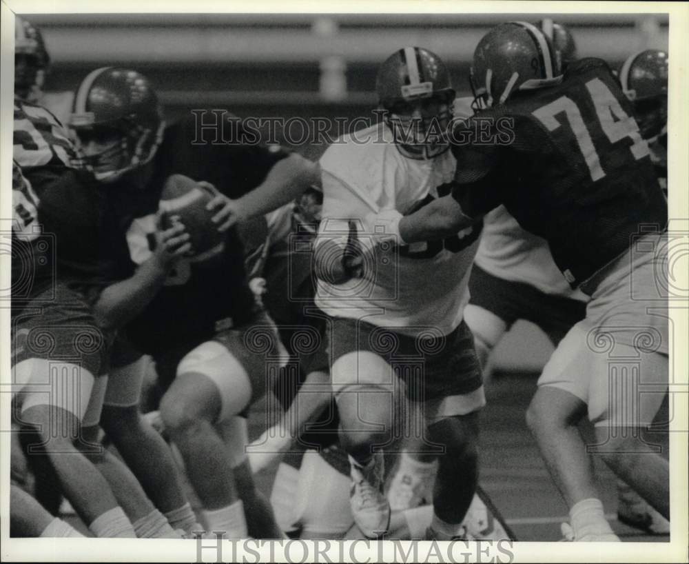 1987 Press Photo Syracuse University Football Practice with John Dominic- Historic Images