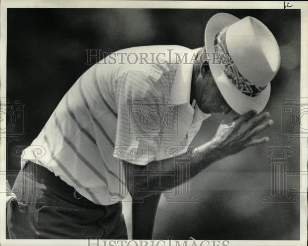 1987 Press Photo Golfer Chi Chi Rodriguez Thanks Crowd at Lafayette Country Club- Historic Images